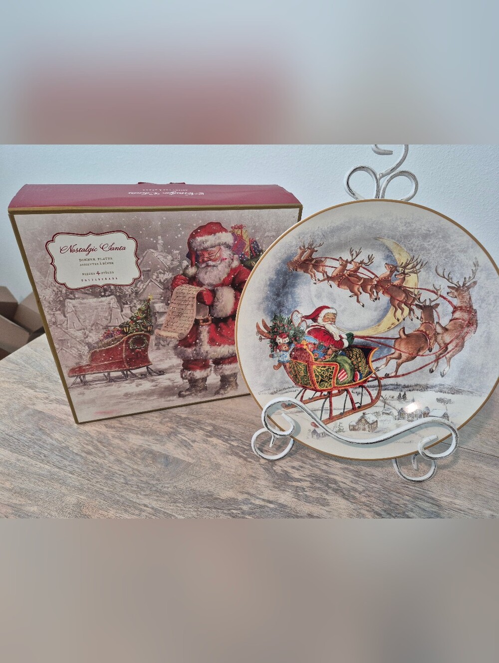 Pottery Barn Nostalgic Santa 10.5" Dinner Plates Set‎ Of 4 In Box